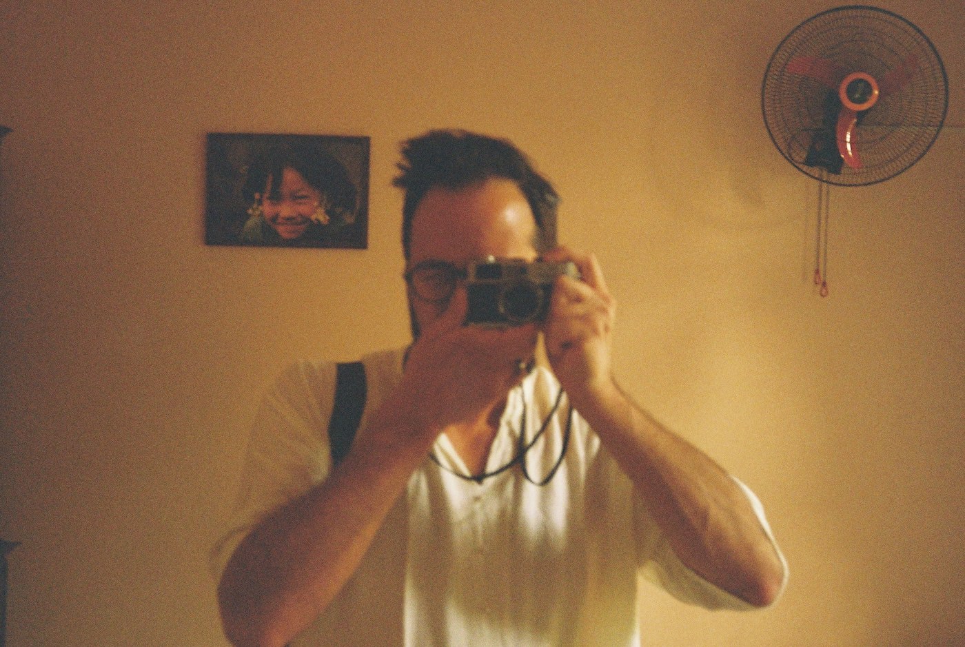 Mattia photographing his reflection with a camera
